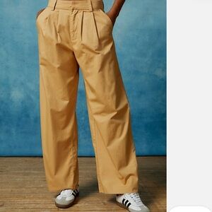 Urban Outfitters BDG Grandpa  Pleated Trouser Pants Tan Khaki NWT Medium